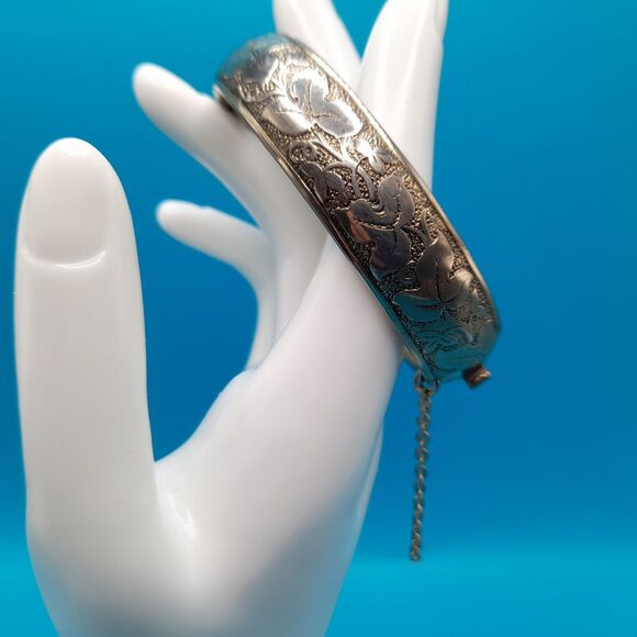 Vintage Signed Marino Gold Tone Etched Hinged Bangle Bracelet, 1950s - Picture 1 of 11